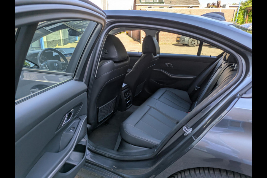 BMW 3-serie 330e High Executive|Sportstoelen|Camera|Live-Cockpit-Pro|Park-Assist|Active-Guard-Plus|HiFi-Audio