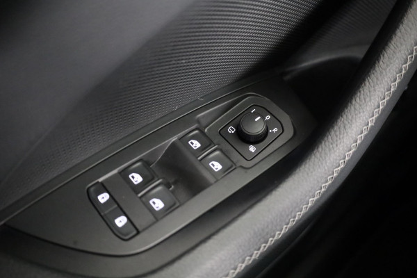 Škoda Kodiaq 1.5 TSI PHEV Business Edition 204pk | Panoramadak | Trekhaak | Light&View pakket | Head up display