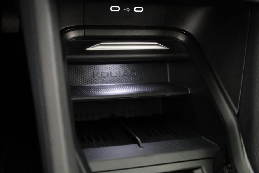 Škoda Kodiaq 1.5 TSI PHEV Business Edition 204pk | Panoramadak | Trekhaak | Light&View pakket | Head up display