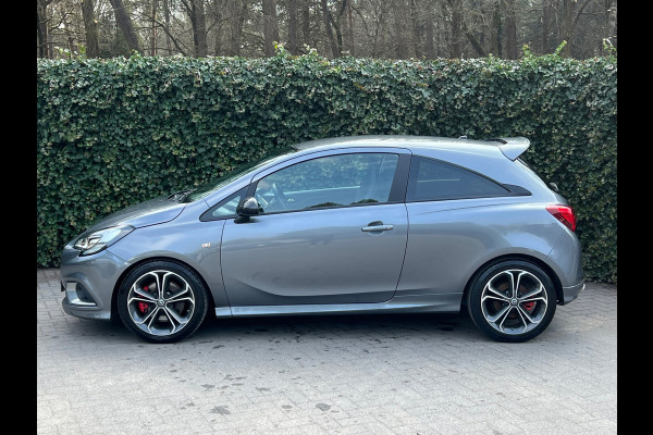 Opel Corsa 1.4 GSi 150 PK | Recaro Stoelen | Bi-Xenon | Stoel + Stuurverwarming