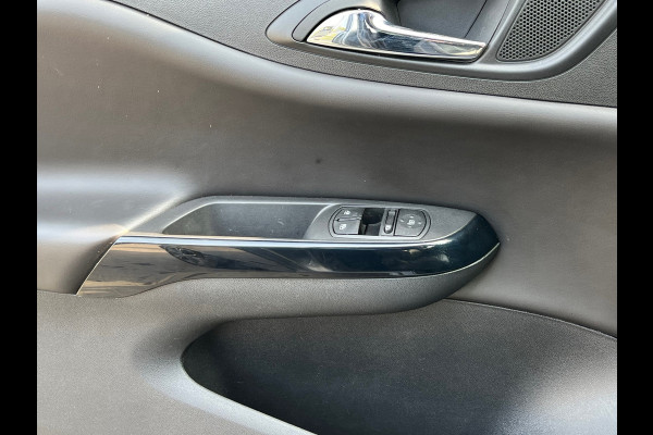 Opel Corsa 1.4 GSi 150 PK | Recaro Stoelen | Bi-Xenon | Stoel + Stuurverwarming