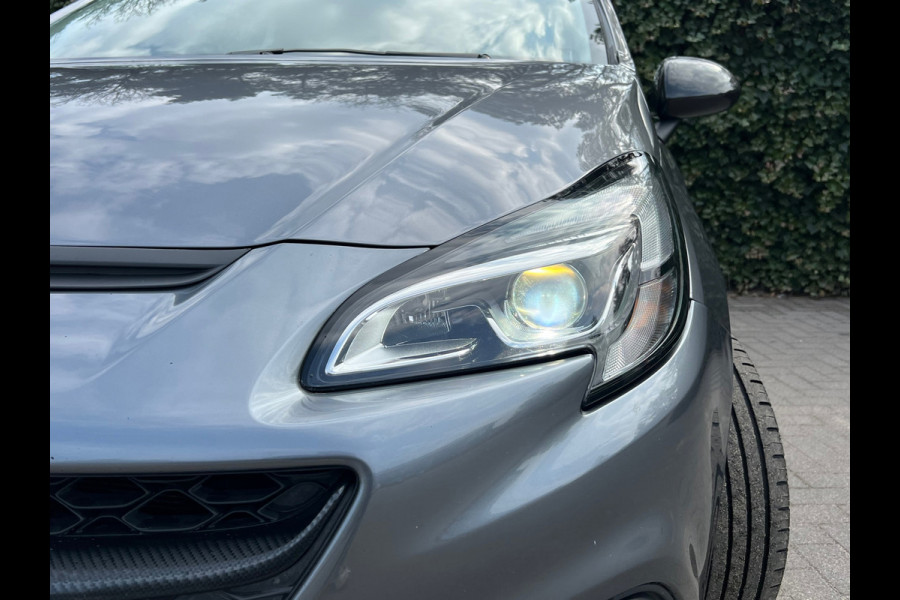 Opel Corsa 1.4 GSi 150 PK | Recaro Stoelen | Bi-Xenon | Stoel + Stuurverwarming