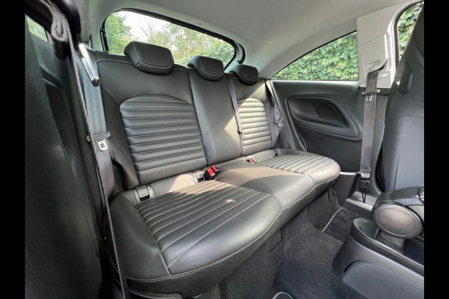 Opel Corsa 1.4 GSi 150 PK | Recaro Stoelen | Bi-Xenon | Stoel + Stuurverwarming