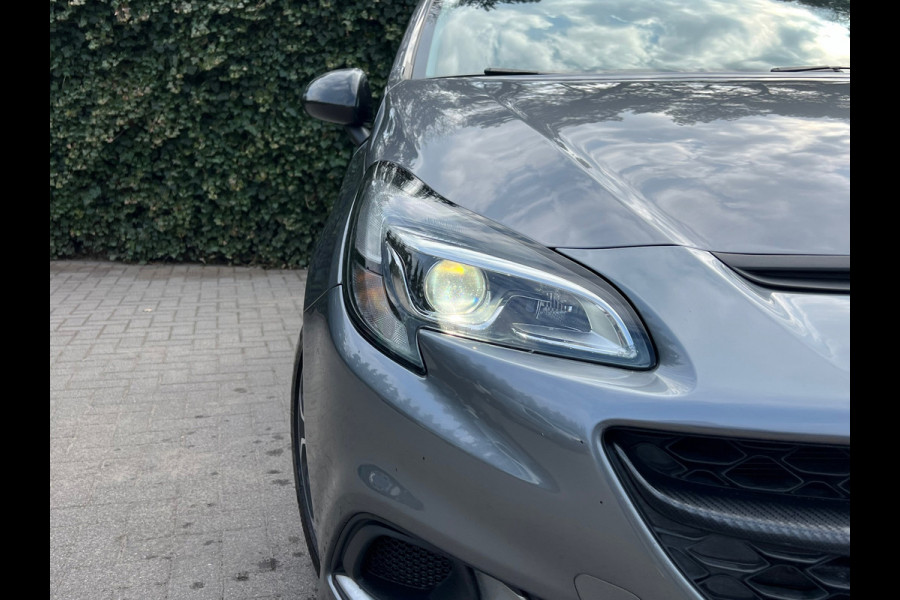 Opel Corsa 1.4 GSi 150 PK | Recaro Stoelen | Bi-Xenon | Stoel + Stuurverwarming