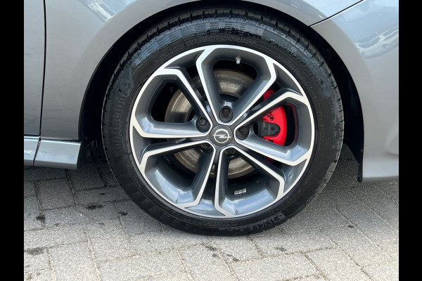 Opel Corsa 1.4 GSi 150 PK | Recaro Stoelen | Bi-Xenon | Stoel + Stuurverwarming
