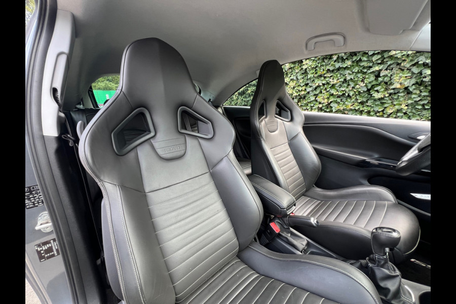 Opel Corsa 1.4 GSi 150 PK | Recaro Stoelen | Bi-Xenon | Stoel + Stuurverwarming