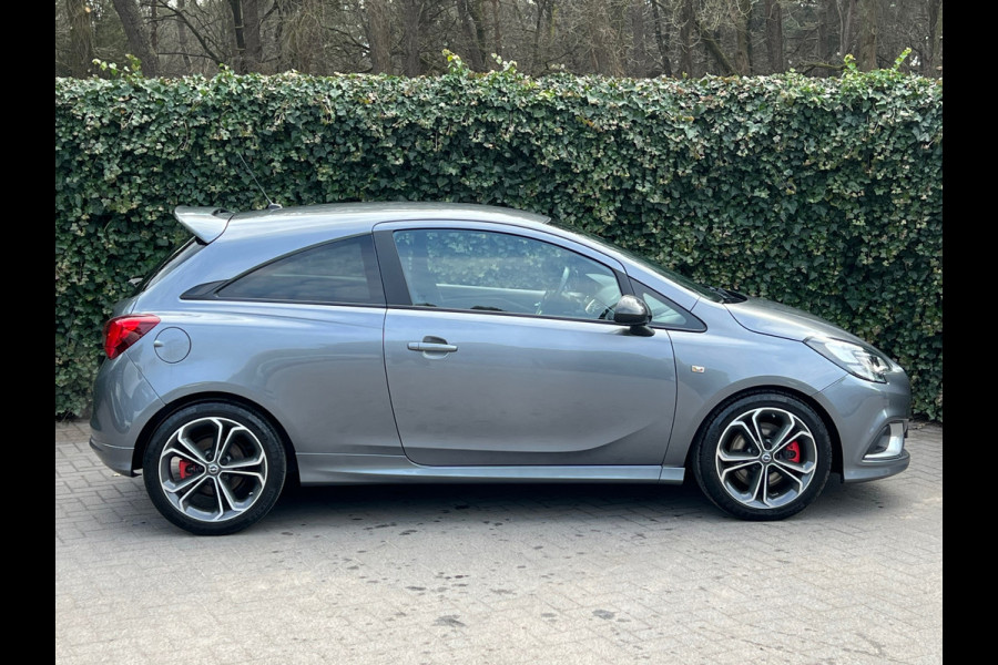 Opel Corsa 1.4 GSi 150 PK | Recaro Stoelen | Bi-Xenon | Stoel + Stuurverwarming