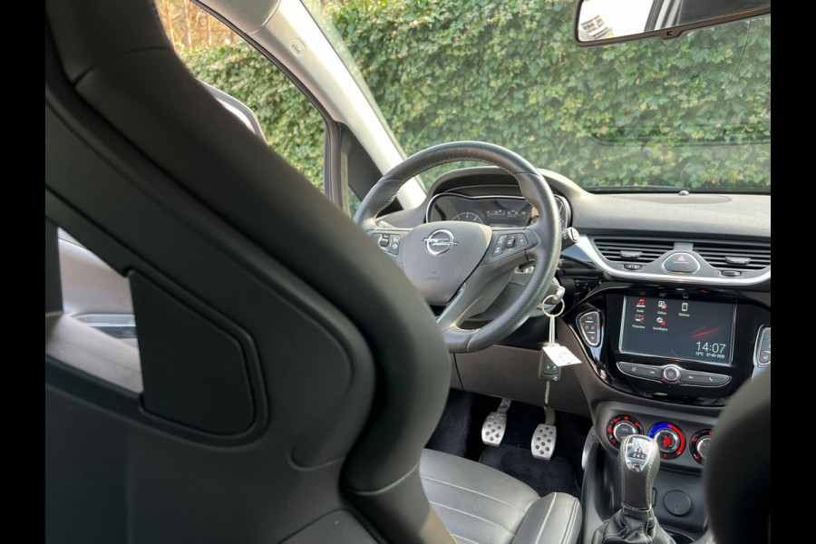 Opel Corsa 1.4 GSi 150 PK | Recaro Stoelen | Bi-Xenon | Stoel + Stuurverwarming