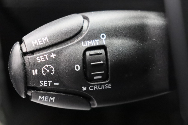 Peugeot 3008 1.6 GT Line Automaat Carplay Navigatie Camera Leder Climate-control * Origineel Nederlands *
