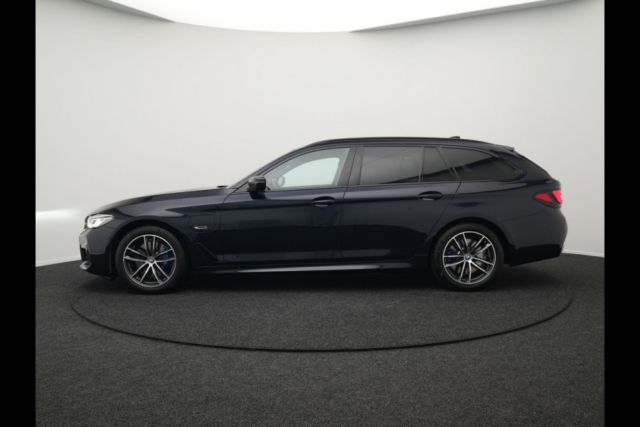BMW 5 Serie Touring 530e xDrive M Sport Plug in Hybrid | PHEV | Adaptive Cruise | Meesturende achteras | Lederen Sportstoelen Memory | Adaptive Onderstel | Carplay | Camera | LED |