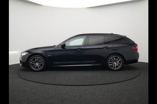 BMW 5 Serie Touring 530e xDrive M Sport Plug in Hybrid | PHEV | Adaptive Cruise | Meesturende achteras | Lederen Sportstoelen Memory | Adaptive Onderstel | Carplay | Camera | LED |