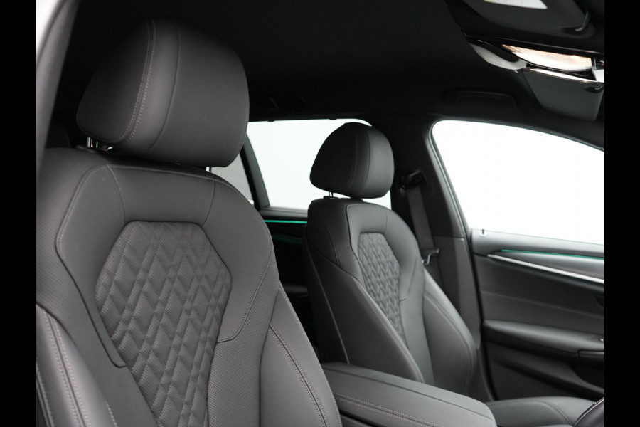 BMW 5 Serie Touring 530e xDrive M Sport Plug in Hybrid | PHEV | Adaptive Cruise | Meesturende achteras | Lederen Sportstoelen Memory | Adaptive Onderstel | Carplay | Camera | LED |