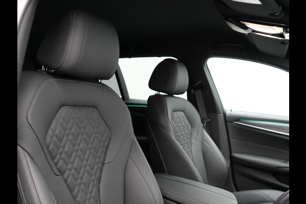 BMW 5 Serie Touring 530e xDrive M Sport Plug in Hybrid | PHEV | Adaptive Cruise | Meesturende achteras | Lederen Sportstoelen Memory | Adaptive Onderstel | Carplay | Camera | LED |