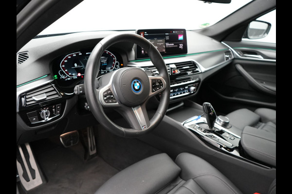 BMW 5 Serie Touring 530e xDrive M Sport Plug in Hybrid | PHEV | Adaptive Cruise | Meesturende achteras | Lederen Sportstoelen Memory | Adaptive Onderstel | Carplay | Camera | LED |