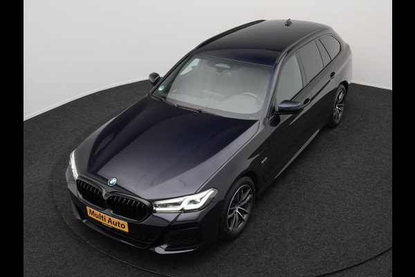 BMW 5 Serie Touring 530e xDrive M Sport Plug in Hybrid | PHEV | Adaptive Cruise | Meesturende achteras | Lederen Sportstoelen Memory | Adaptive Onderstel | Carplay | Camera | LED |