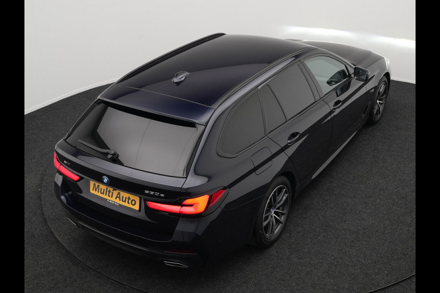 BMW 5 Serie Touring 530e xDrive M Sport Plug in Hybrid | PHEV | Adaptive Cruise | Meesturende achteras | Lederen Sportstoelen Memory | Adaptive Onderstel | Carplay | Camera | LED |