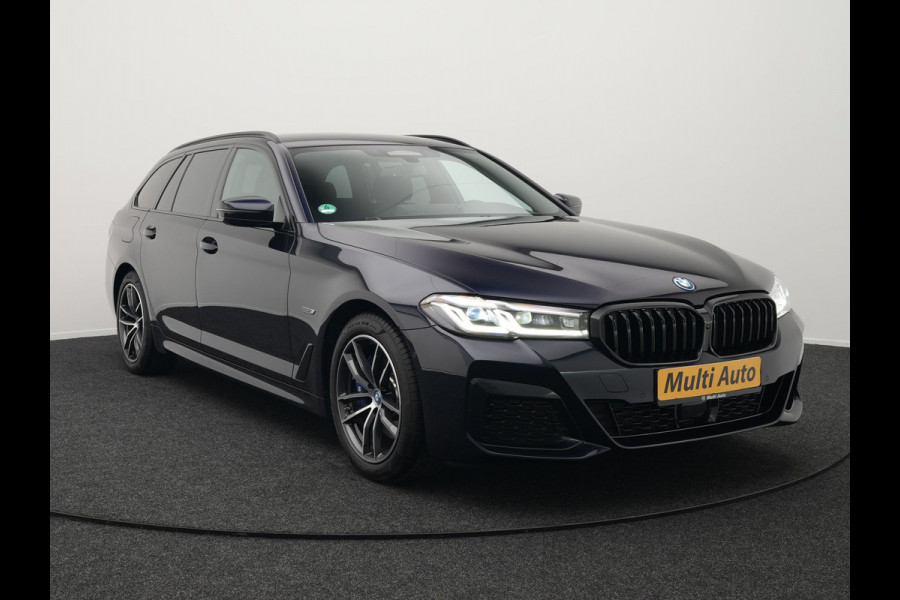 BMW 5 Serie Touring 530e xDrive M Sport Plug in Hybrid | PHEV | Adaptive Cruise | Meesturende achteras | Lederen Sportstoelen Memory | Adaptive Onderstel | Carplay | Camera | LED |