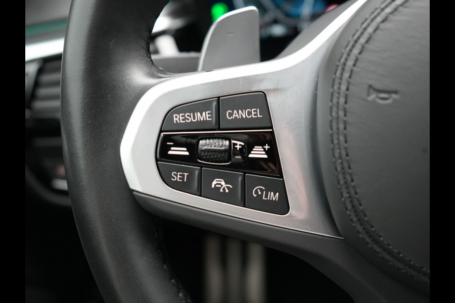 BMW 5 Serie Touring 530e xDrive M Sport Plug in Hybrid | PHEV | Adaptive Cruise | Meesturende achteras | Lederen Sportstoelen Memory | Adaptive Onderstel | Carplay | Camera | LED |