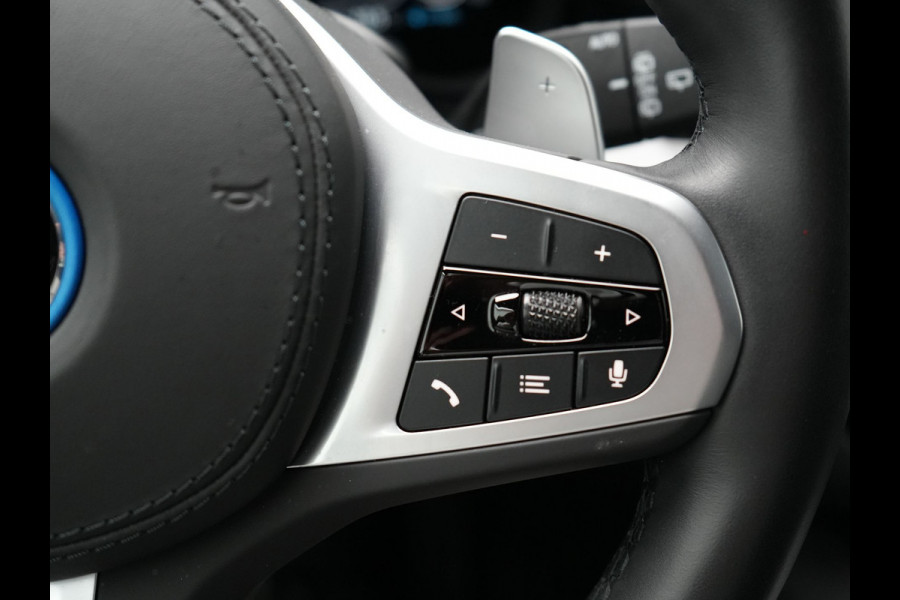 BMW 5 Serie Touring 530e xDrive M Sport Plug in Hybrid | PHEV | Adaptive Cruise | Meesturende achteras | Lederen Sportstoelen Memory | Adaptive Onderstel | Carplay | Camera | LED |
