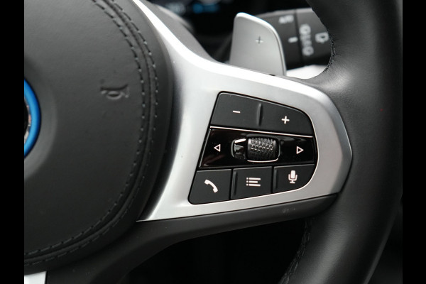 BMW 5 Serie Touring 530e xDrive M Sport Plug in Hybrid | PHEV | Adaptive Cruise | Meesturende achteras | Lederen Sportstoelen Memory | Adaptive Onderstel | Carplay | Camera | LED |