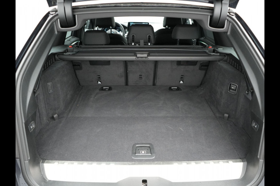 BMW 5 Serie Touring 530e xDrive M Sport Plug in Hybrid | PHEV | Adaptive Cruise | Meesturende achteras | Lederen Sportstoelen Memory | Adaptive Onderstel | Carplay | Camera | LED |
