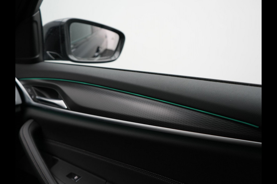 BMW 5 Serie Touring 530e xDrive M Sport Plug in Hybrid | PHEV | Adaptive Cruise | Meesturende achteras | Lederen Sportstoelen Memory | Adaptive Onderstel | Carplay | Camera | LED |
