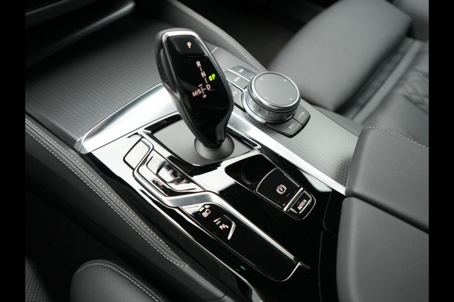 BMW 5 Serie Touring 530e xDrive M Sport Plug in Hybrid | PHEV | Adaptive Cruise | Meesturende achteras | Lederen Sportstoelen Memory | Adaptive Onderstel | Carplay | Camera | LED |