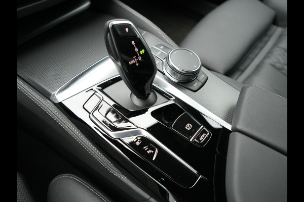 BMW 5 Serie Touring 530e xDrive M Sport Plug in Hybrid | PHEV | Adaptive Cruise | Meesturende achteras | Lederen Sportstoelen Memory | Adaptive Onderstel | Carplay | Camera | LED |