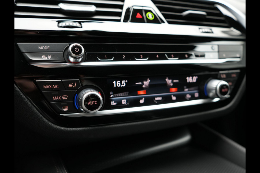 BMW 5 Serie Touring 530e xDrive M Sport Plug in Hybrid | PHEV | Adaptive Cruise | Meesturende achteras | Lederen Sportstoelen Memory | Adaptive Onderstel | Carplay | Camera | LED |