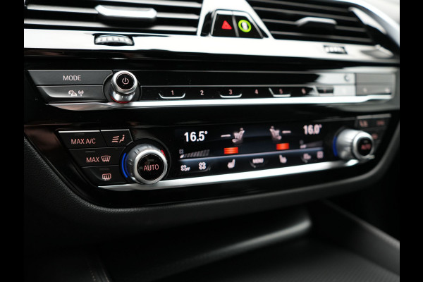 BMW 5 Serie Touring 530e xDrive M Sport Plug in Hybrid | PHEV | Adaptive Cruise | Meesturende achteras | Lederen Sportstoelen Memory | Adaptive Onderstel | Carplay | Camera | LED |