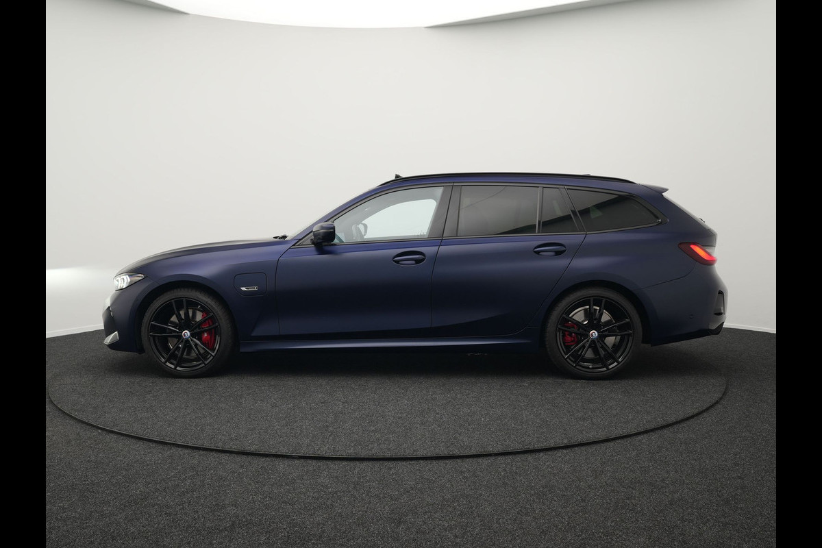 BMW 3 Serie Touring 330e M Sport Individual Plug In Hybrid 293pk Facelift PHEV | Panodak | Individual Lederen Sportstoelen Memory | Adaptive Cruise | Widescreen Navi | 19"L.M | Keyless | Head Up | BMW 3 Serie Touring 330e M Sport Individual Plug In Hybrid 293pk Facelift PHEV | Panodak | Individual Lederen Sportstoelen Memory | Adaptive Cruise | Widescreen Navi | 19"L.M | Keyless | Head Up |
