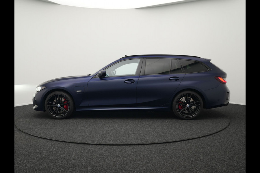BMW 3 Serie Touring 330e M Sport Individual Plug In Hybrid 293pk Facelift PHEV  | Panodak | Individual Lederen Sportstoelen Memory | Adaptive Cruise | Widescreen Navi | 19"L.M | Keyless | Head Up |