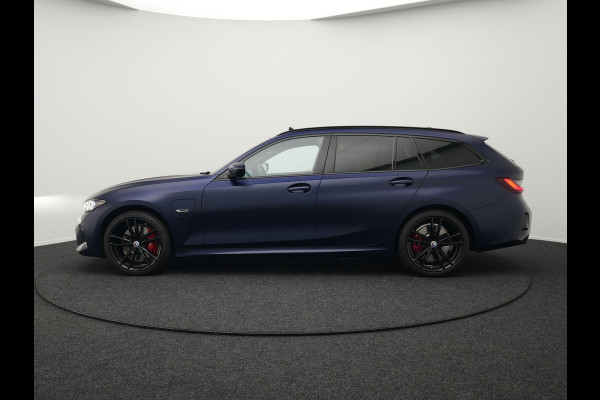BMW 3 Serie Touring 330e M Sport Individual Plug In Hybrid 293pk Facelift PHEV  | Panodak | Individual Lederen Sportstoelen Memory | Adaptive Cruise | Widescreen Navi | 19"L.M | Keyless | Head Up |