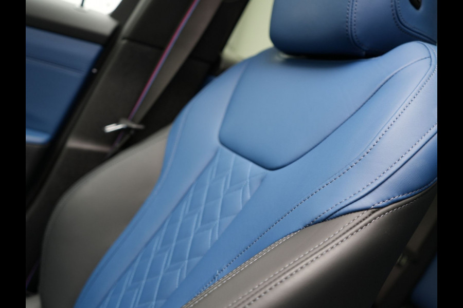 BMW 3 Serie Touring 330e M Sport Individual Plug In Hybrid 293pk Facelift PHEV  | Panodak | Individual Lederen Sportstoelen Memory | Adaptive Cruise | Widescreen Navi | 19"L.M | Keyless | Head Up |