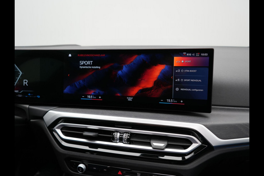 BMW 3 Serie Touring 330e M Sport Individual Plug In Hybrid 293pk Facelift PHEV  | Panodak | Individual Lederen Sportstoelen Memory | Adaptive Cruise | Widescreen Navi | 19"L.M | Keyless | Head Up |