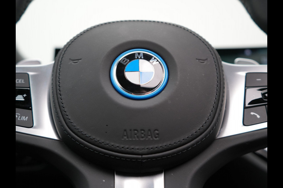 BMW 3 Serie Touring 330e M Sport Individual Plug In Hybrid 293pk Facelift PHEV  | Panodak | Individual Lederen Sportstoelen Memory | Adaptive Cruise | Widescreen Navi | 19"L.M | Keyless | Head Up |