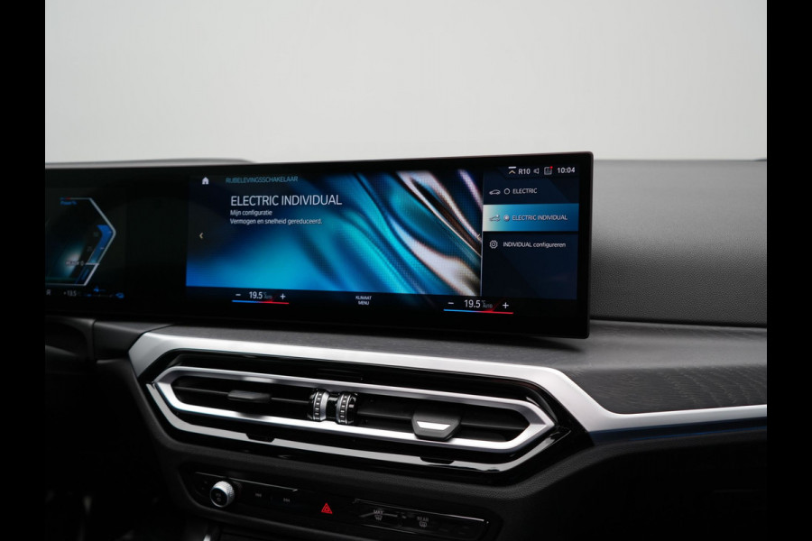 BMW 3 Serie Touring 330e M Sport Individual Plug In Hybrid 293pk Facelift PHEV  | Panodak | Individual Lederen Sportstoelen Memory | Adaptive Cruise | Widescreen Navi | 19"L.M | Keyless | Head Up |