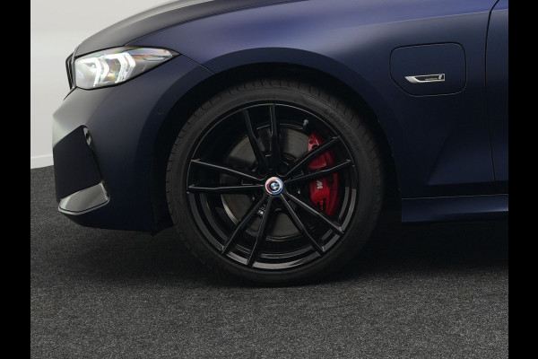 BMW 3 Serie Touring 330e M Sport Individual Plug In Hybrid 293pk Facelift PHEV  | Panodak | Individual Lederen Sportstoelen Memory | Adaptive Cruise | Widescreen Navi | 19"L.M | Keyless | Head Up |