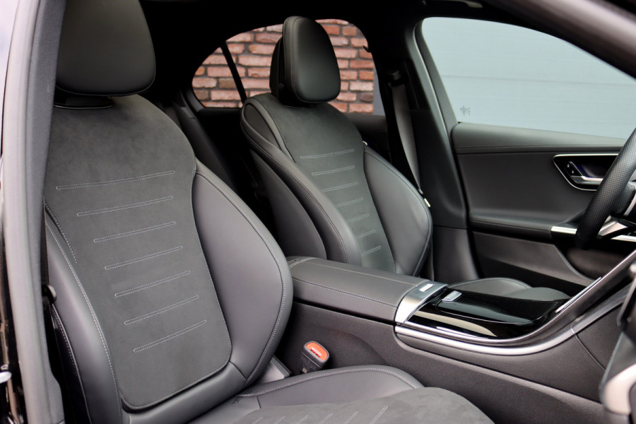 Mercedes-Benz C-Klasse 300 e 4MATIC AMG Line Aut9 | Panoramadak | Distronic+ | Verwarmd Stuurwiel | Stoelverwarming Achter | Surround Camera | Nightpakket | High Perf. LED |