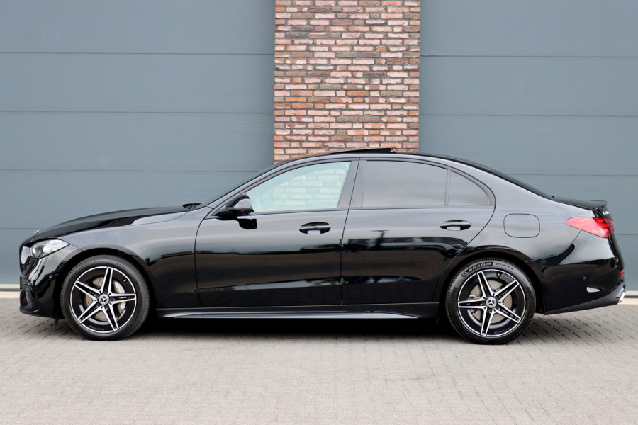 Mercedes-Benz C-Klasse 300 e 4MATIC AMG Line Aut9 | Panoramadak | Distronic+ | Verwarmd Stuurwiel | Stoelverwarming Achter | Surround Camera | Nightpakket | High Perf. LED |