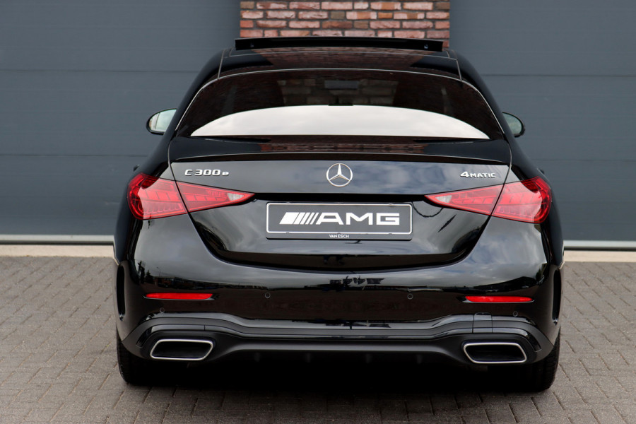 Mercedes-Benz C-Klasse 300 e 4MATIC AMG Line Aut9 | Panoramadak | Distronic+ | Verwarmd Stuurwiel | Stoelverwarming Achter | Surround Camera | Nightpakket | High Perf. LED |