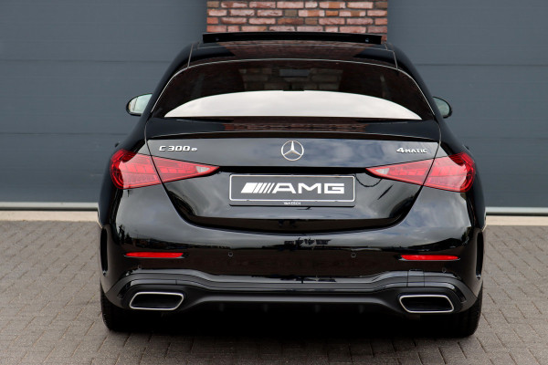Mercedes-Benz C-Klasse 300 e 4MATIC AMG Line Aut9 | Panoramadak | Distronic+ | Verwarmd Stuurwiel | Stoelverwarming Achter | Surround Camera | Nightpakket | High Perf. LED |