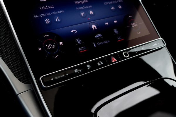 Mercedes-Benz C-Klasse 300 e 4MATIC AMG Line Aut9 | Panoramadak | Distronic+ | Verwarmd Stuurwiel | Stoelverwarming Achter | Surround Camera | Nightpakket | High Perf. LED |