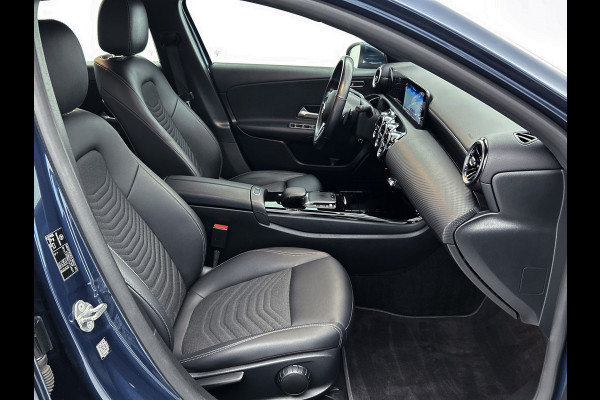 Mercedes-Benz A-Klasse 250 e Plug-In Hybride Lichtmetalen velgen | MBUX wide screen | Navigatie \ Parking support met camera achter | Inclusief 24 maanden MB Certified garantie voor Europa.