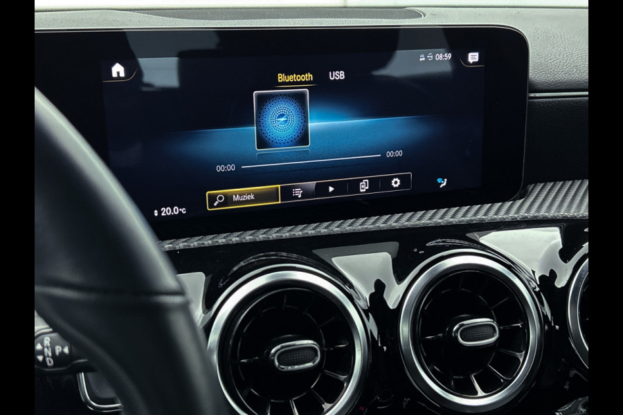 Mercedes-Benz A-Klasse 250 e Plug-In Hybride Lichtmetalen velgen | MBUX wide screen | Navigatie \ Parking support met camera achter | Inclusief 24 maanden MB Certified garantie voor Europa.