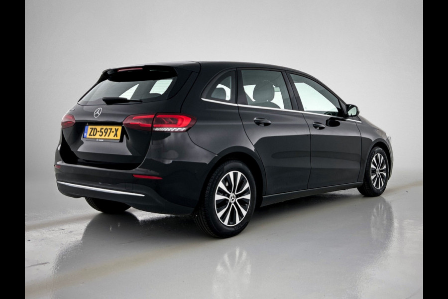 Mercedes-Benz B-Klasse 180 Business Solution | Achteruitrijcamera | Lichtmetalen velgen | Navigatie | Parking support | Trekhaak | Electrisch achterklep Inclusief 24 maanden MB Certified garantie voor Europa.