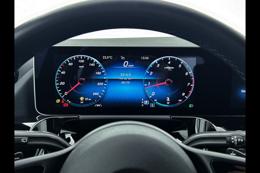 Mercedes-Benz B-Klasse 180 Business Solution | Achteruitrijcamera | Lichtmetalen velgen | Navigatie | Parking support | Trekhaak | Electrisch achterklep Inclusief 24 maanden MB Certified garantie voor Europa.