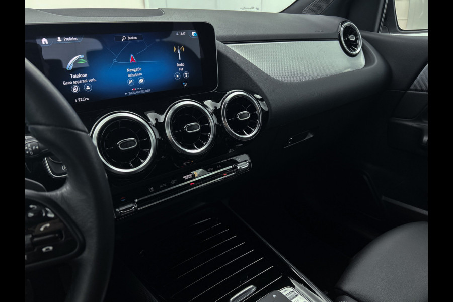 Mercedes-Benz B-Klasse 180 Business Solution | Achteruitrijcamera | Lichtmetalen velgen | Navigatie | Parking support | Trekhaak | Electrisch achterklep Inclusief 24 maanden MB Certified garantie voor Europa.