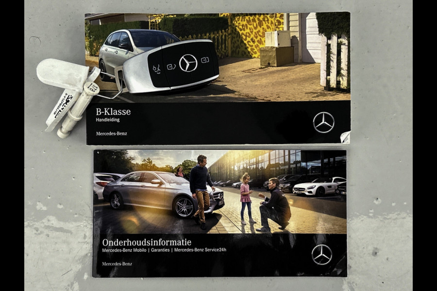 Mercedes-Benz B-Klasse 180 Business Solution | Achteruitrijcamera | Lichtmetalen velgen | Navigatie | Parking support | Trekhaak | Electrisch achterklep Inclusief 24 maanden MB Certified garantie voor Europa.