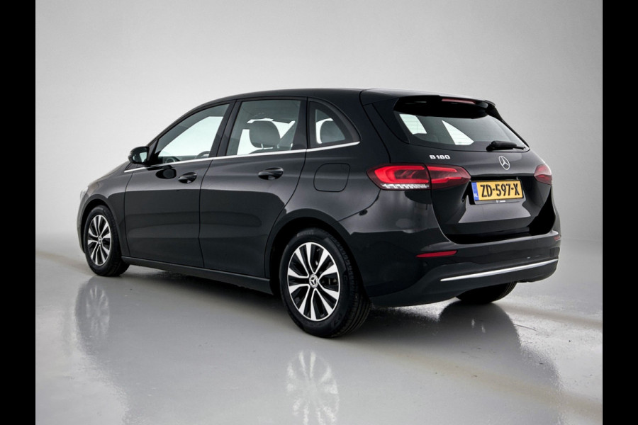 Mercedes-Benz B-Klasse 180 Business Solution | Achteruitrijcamera | Lichtmetalen velgen | Navigatie | Parking support | Trekhaak | Electrisch achterklep Inclusief 24 maanden MB Certified garantie voor Europa.